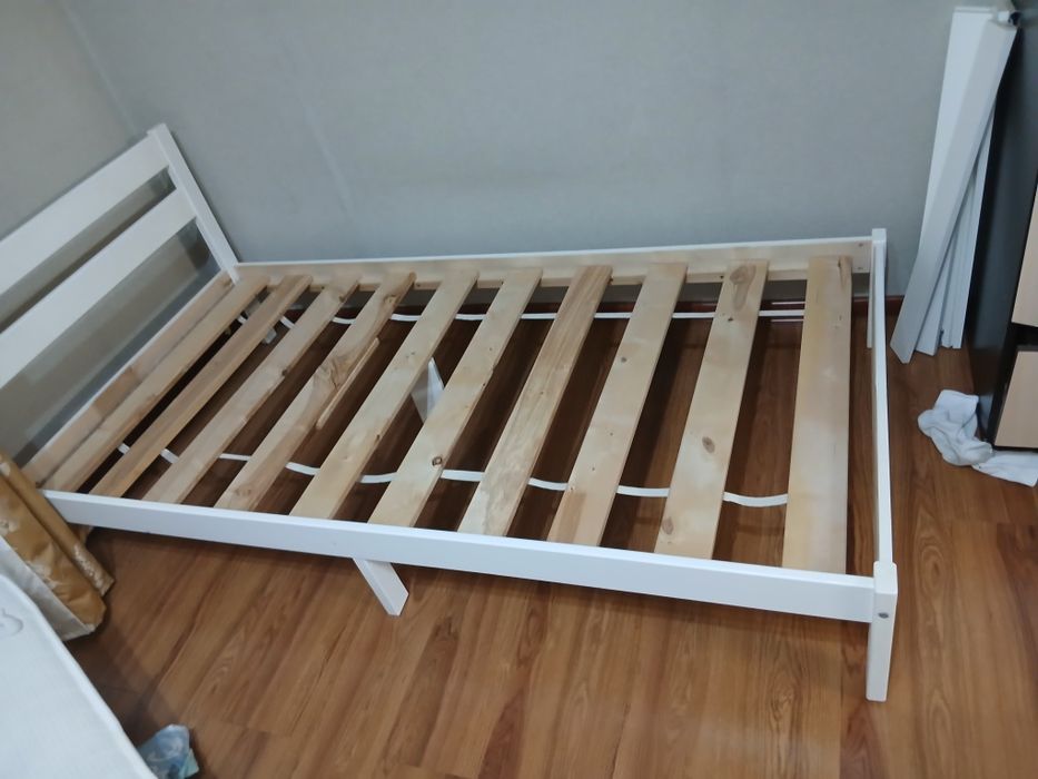 Продам подростковый кррвать с матрасом