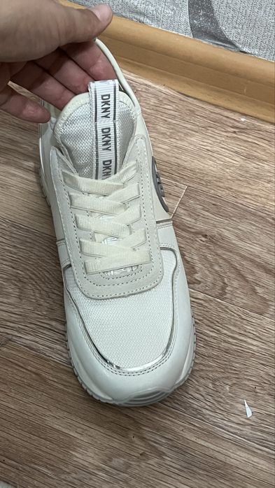 Кросовки оригинал DKNY