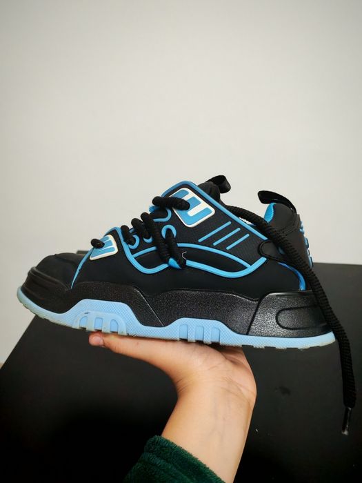 Vând pereche de adidași gryxx