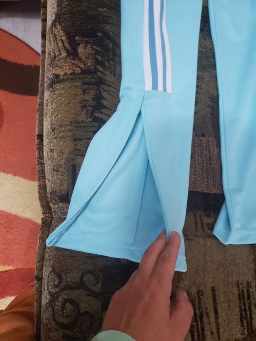 Vand pantalon de trening adidas