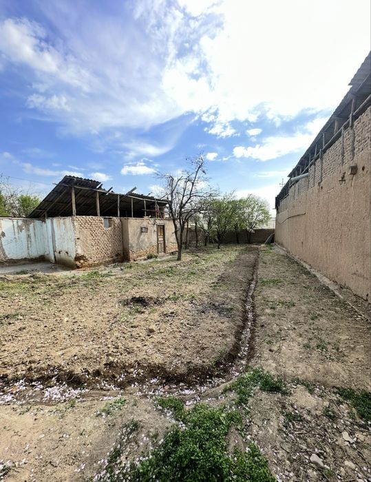 Туракургон центрида ховли сотилади