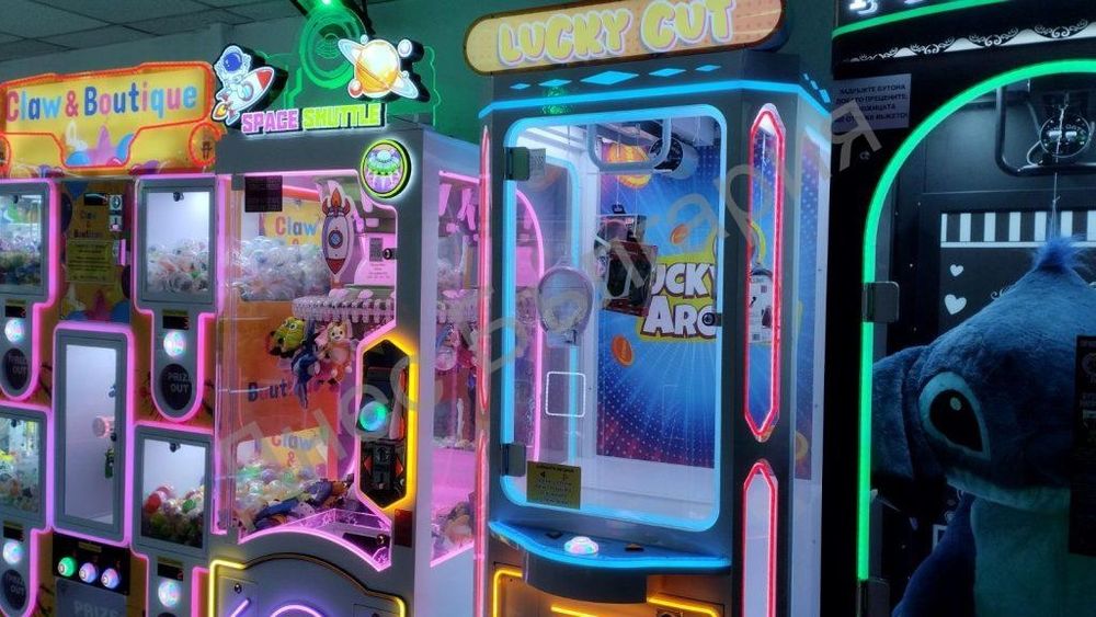 Вендинг автомат за играчки машина кран pink date clip claw machine