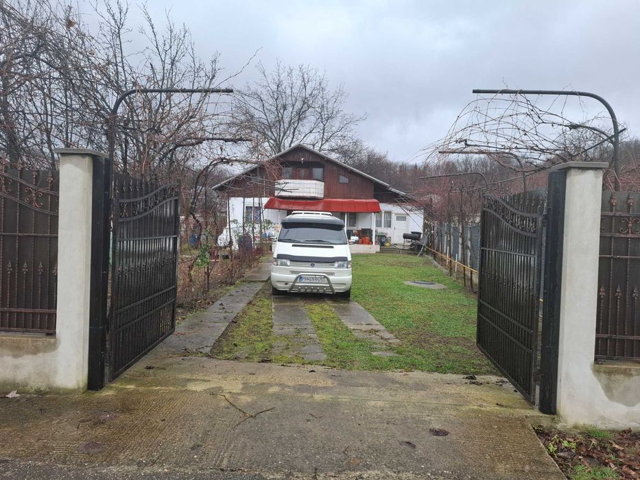 Casă renovată 80 mp utili + teren 680 mp, Vălenii de Munte