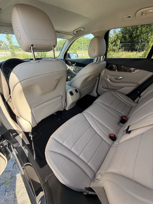 Mercedes Benz GLC300 2.0 245CP