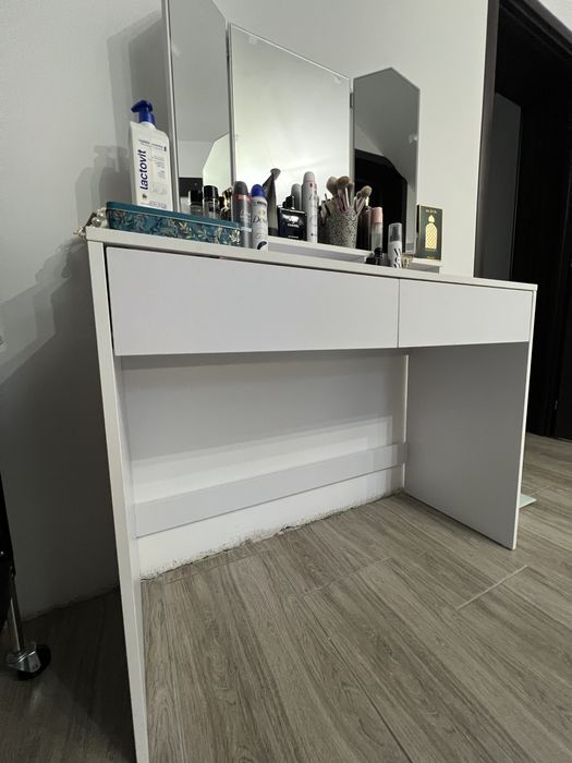 Masa de toaleta utilizata