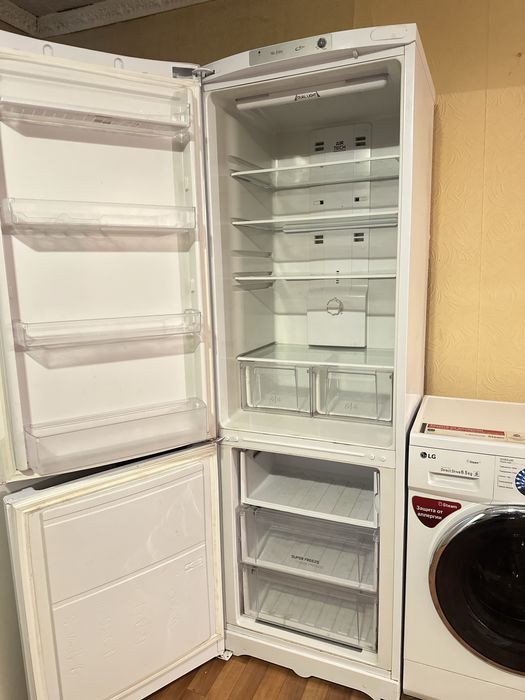 Холодильник Hotpoint Ariston