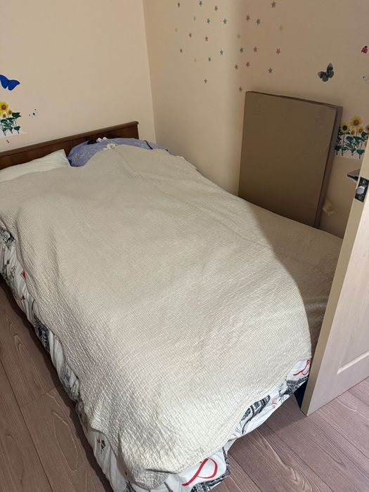 Кровать с доп матрацом