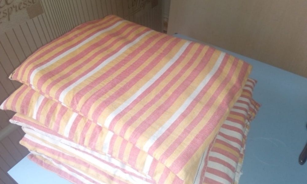 Подушки сидушки на синтепоне.ватине.перо.