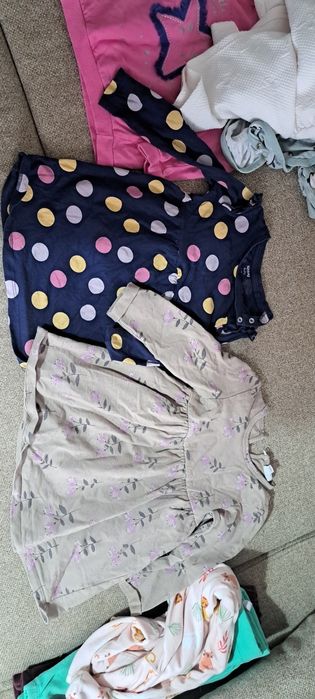 Lot fetite 92 rochite, pantaloni, pijama