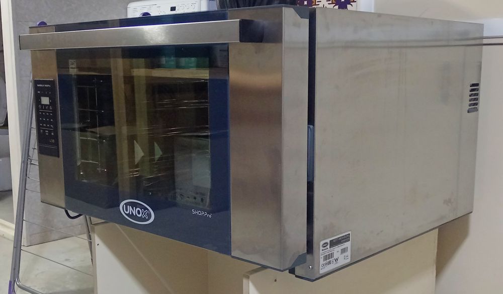 Продаю конвекционную печь Unox