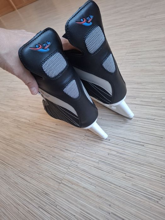 Коньки детские черные