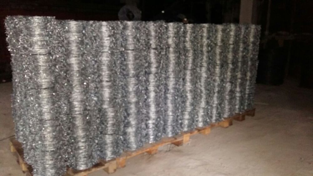 Колючая проволока от производителя.