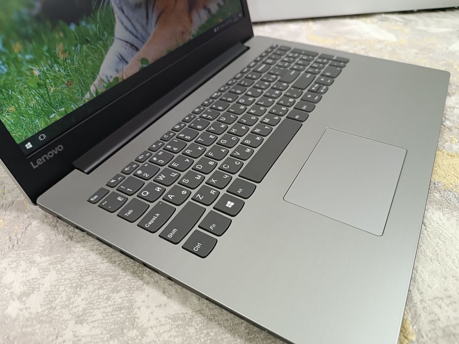 Ноутбук LENOVO + Наушник.
