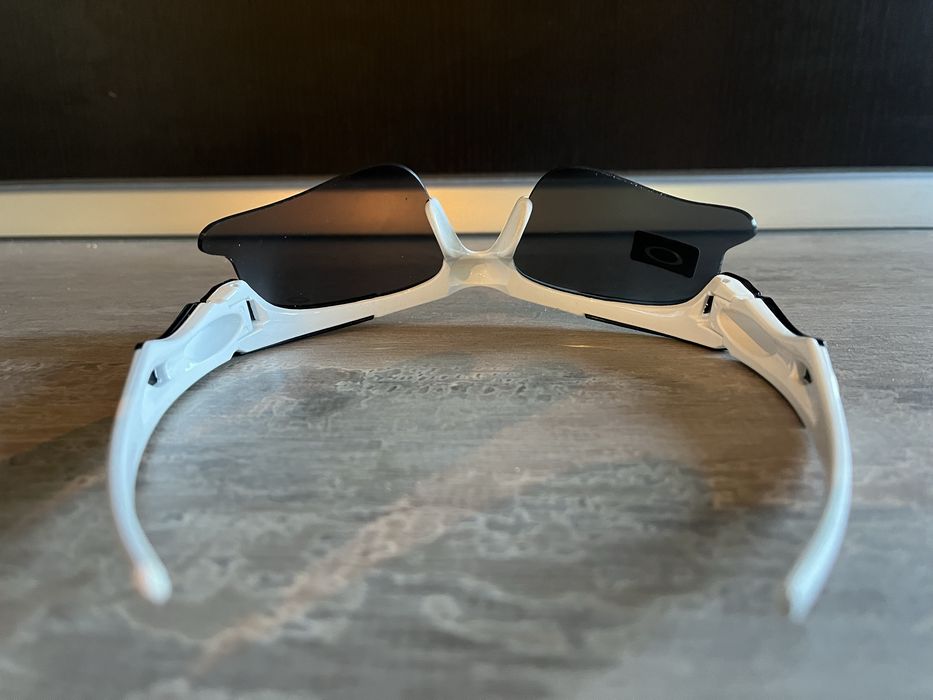 Ochelari Okley , noi