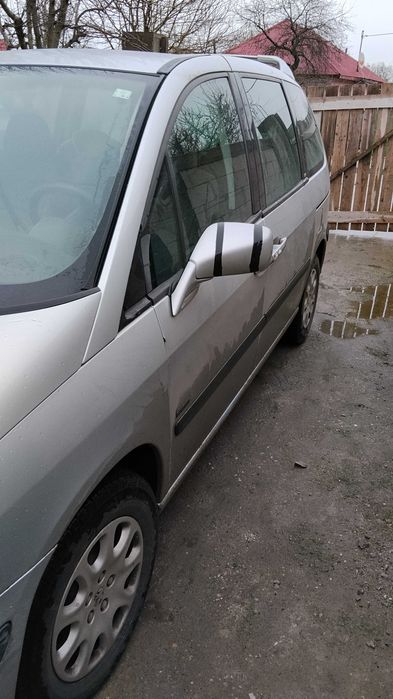 Peugeot 807 cu 7 locuri