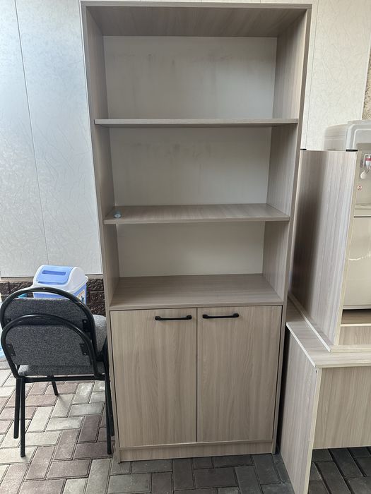 Оффисная мебель продам