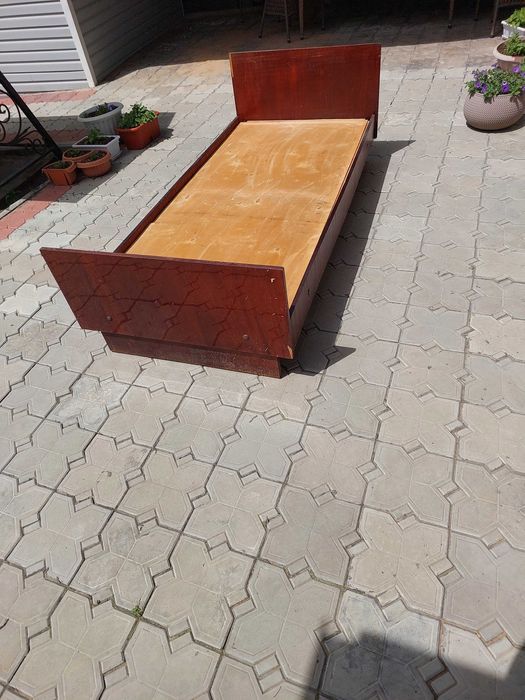 Продам деревянную  кровать
