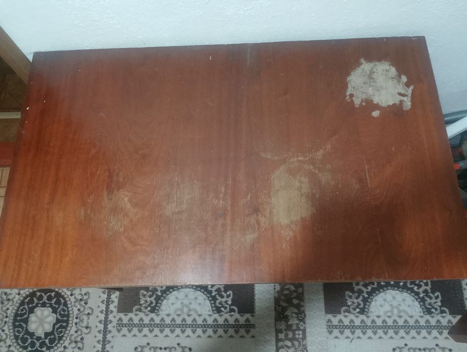 Стол с выдвижными ящиками