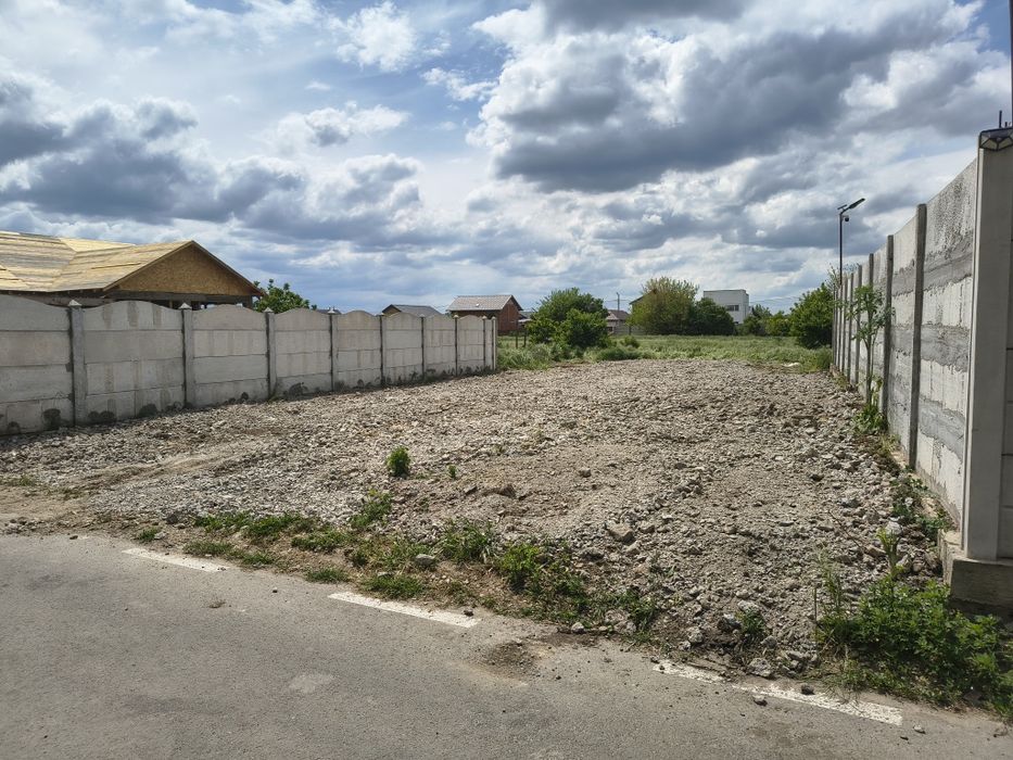 Vand teren intravilan Cazasu