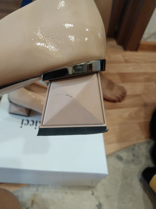 Продам туфли лакированый