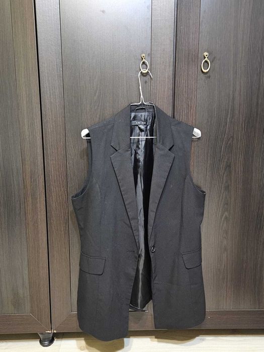 Vesta elegantă, office