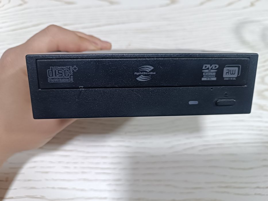 Продаётся внутренний DVD-дисковод HP в хорошем состоянии.