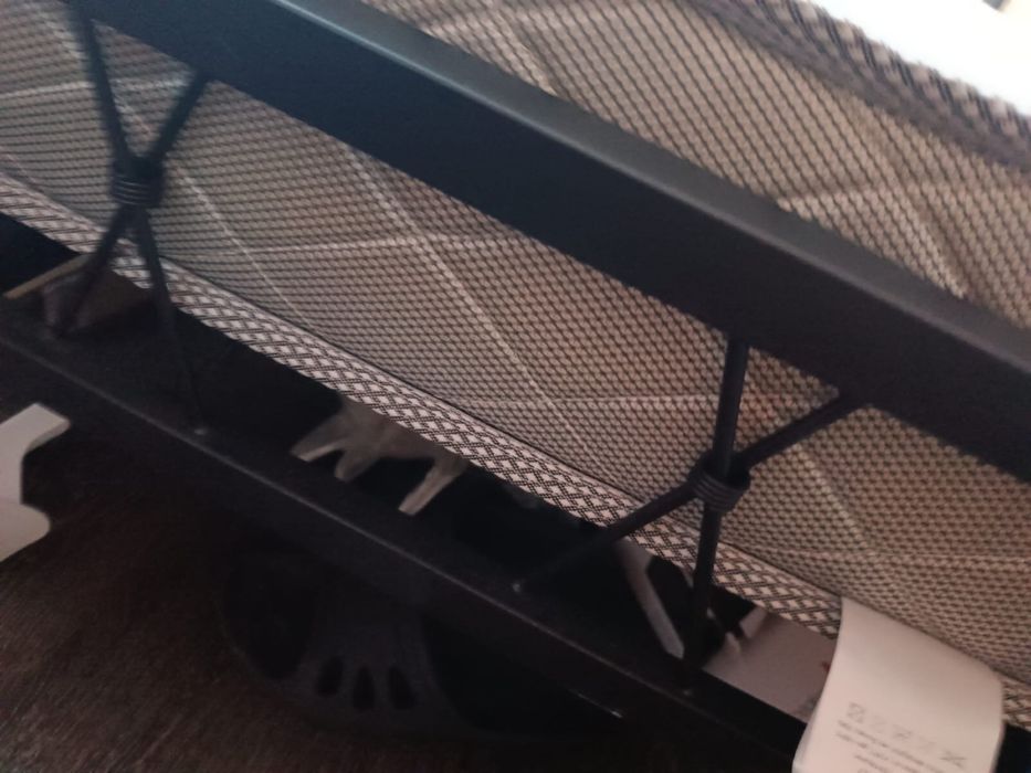 Продается кровать двухспальная с матрасом