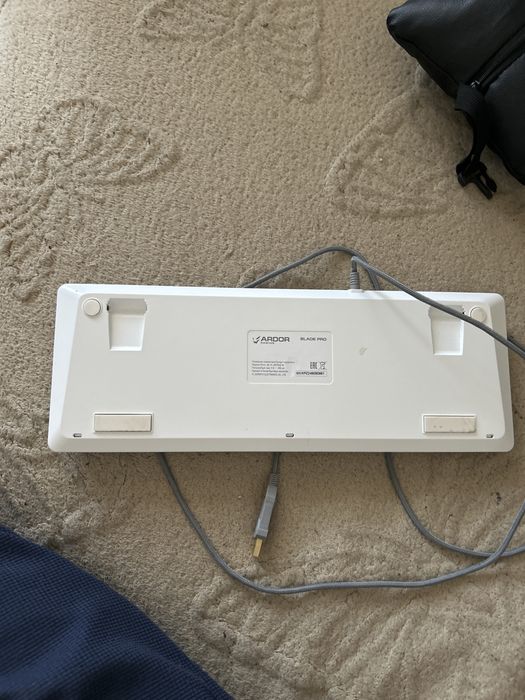 Продам клавиатуру Ardor blade tkl white