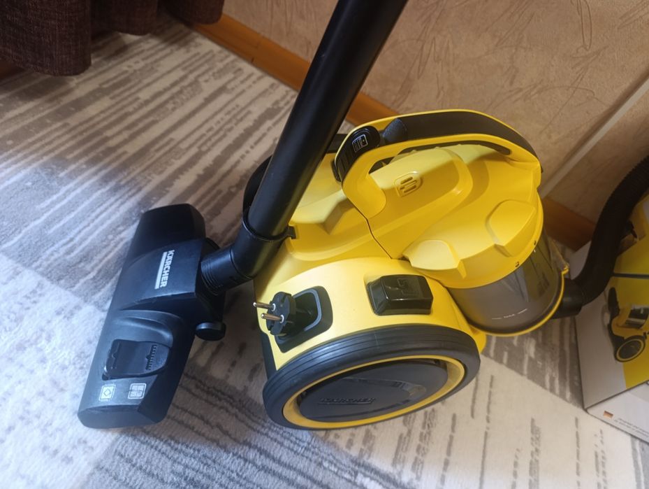 Пылесос Karcher в рабочем состоянии