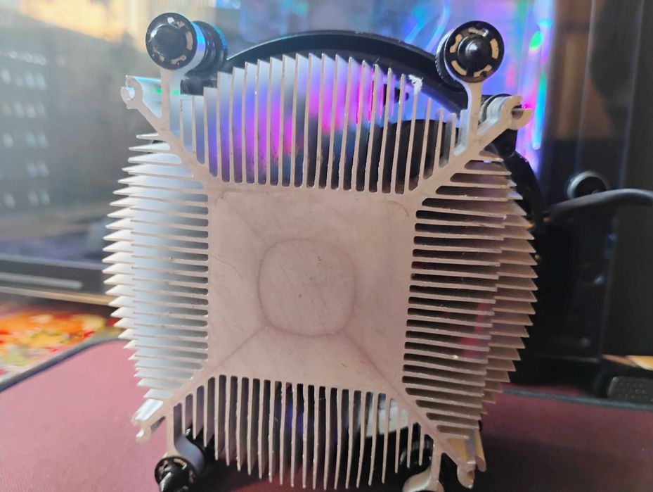 Продава се охладител за amd процесори