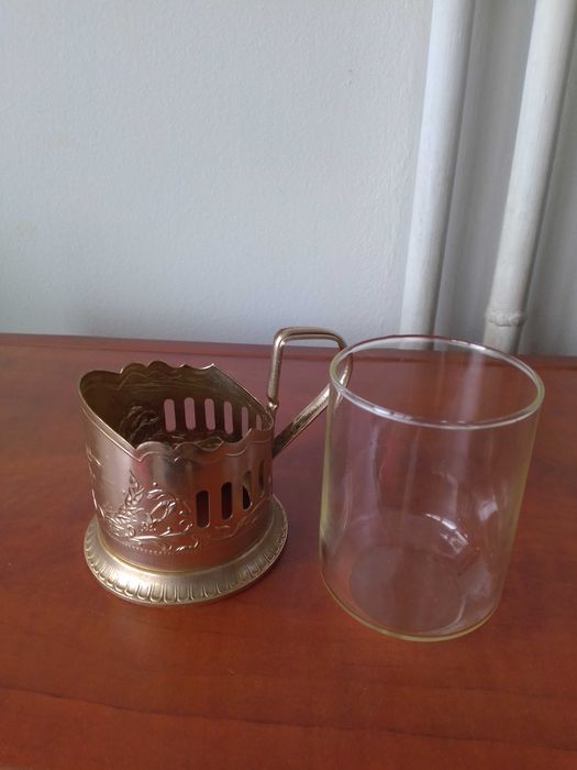 продават се руски чаши за чай