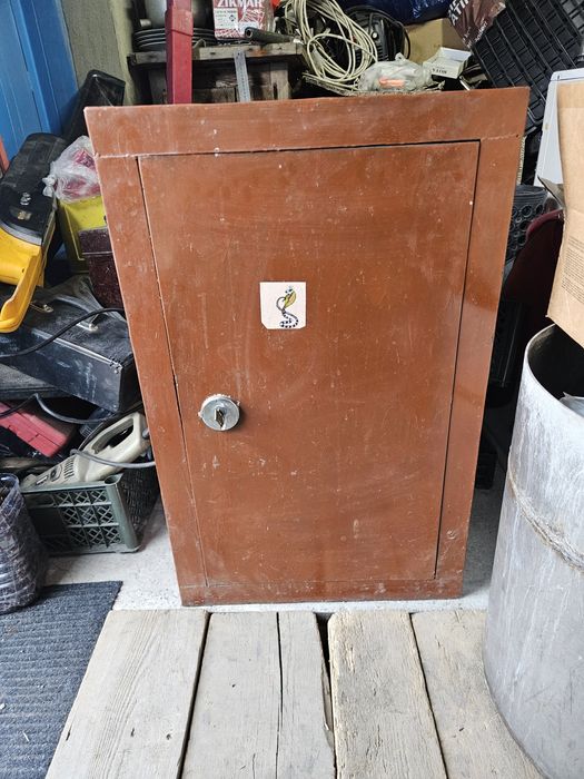 Сейф металлический