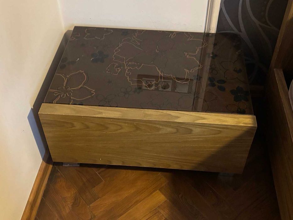 Продавам Спалня, нощни шкафчета 2 бр., гардероб и скрин