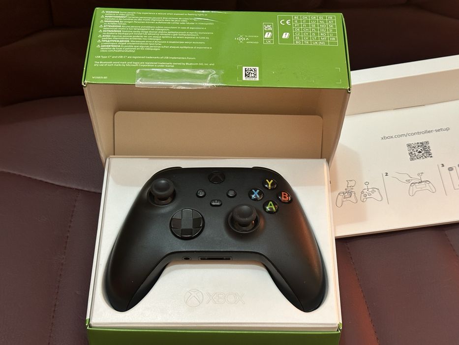 БЕЗЖИЧЕН контролер за XBOX CARBON BLACK и двойна зарядна станция