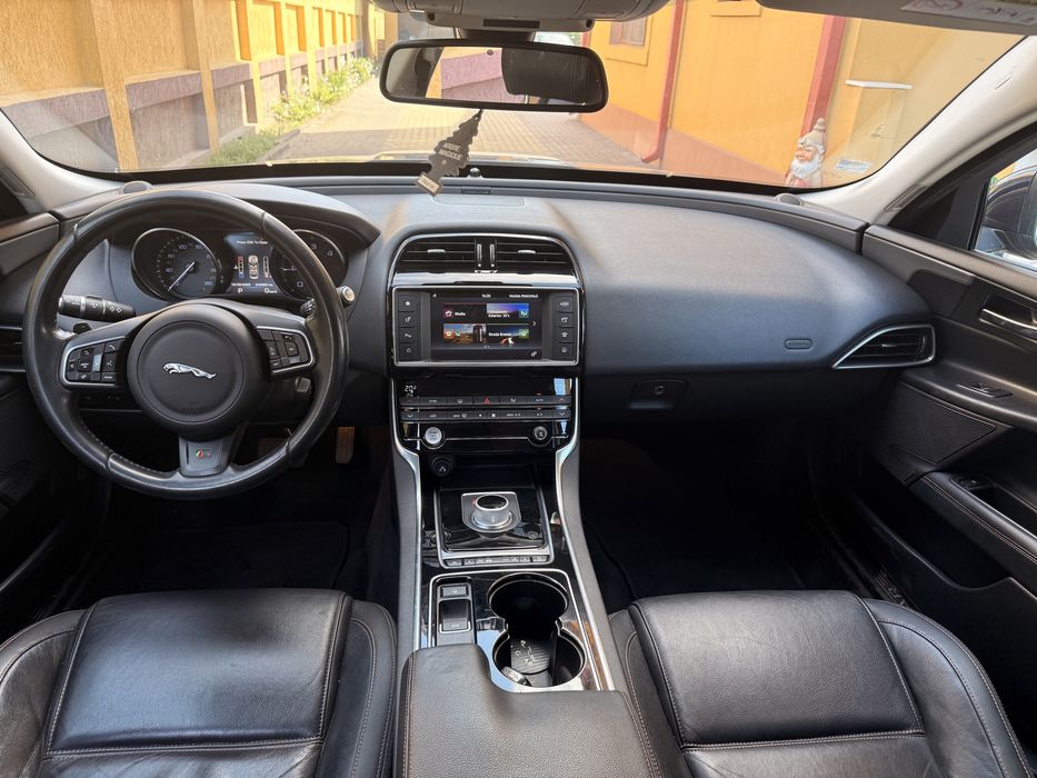 Jaguar xe 2.0 d 180cp