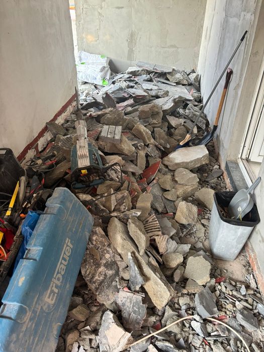 Transport debarasari mutari relocari demolari decopartari moloz 24/7