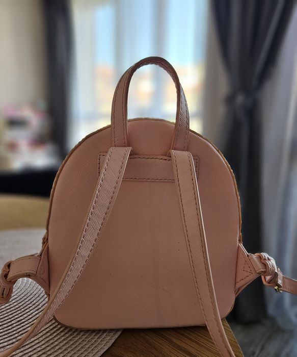 Розова раничка Guess