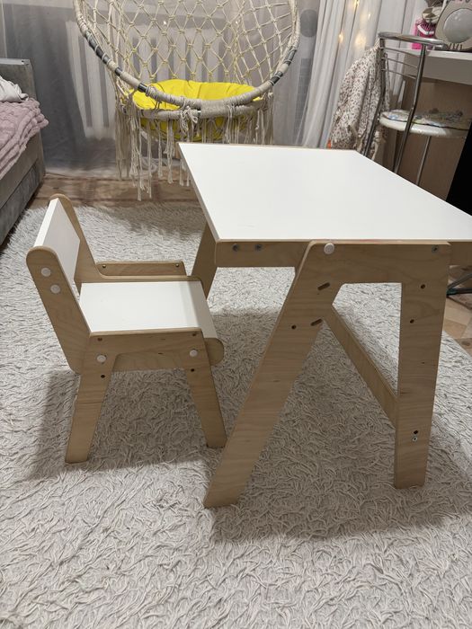 Детский столик , парта
