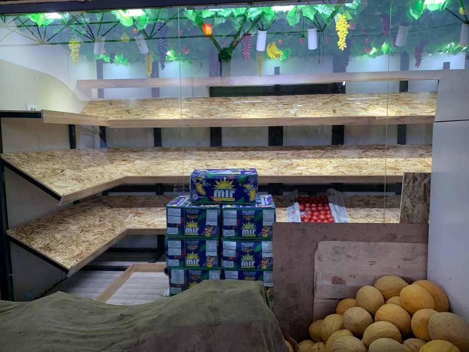 Vitrina polka meva sabzavodlar uchun