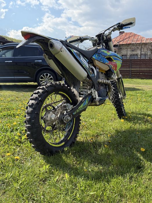 Motocicleta Enduro Husqvarna 250 FE_2016