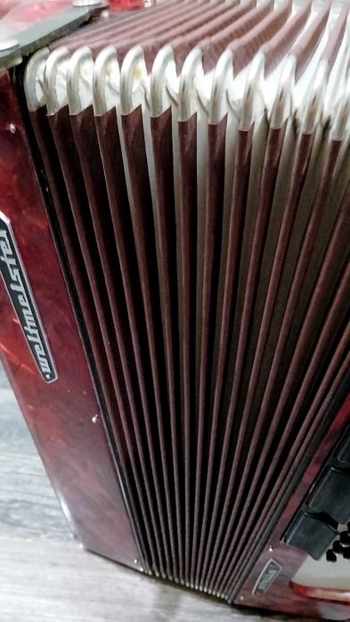 Акордеон Weltmeiyter 60баса