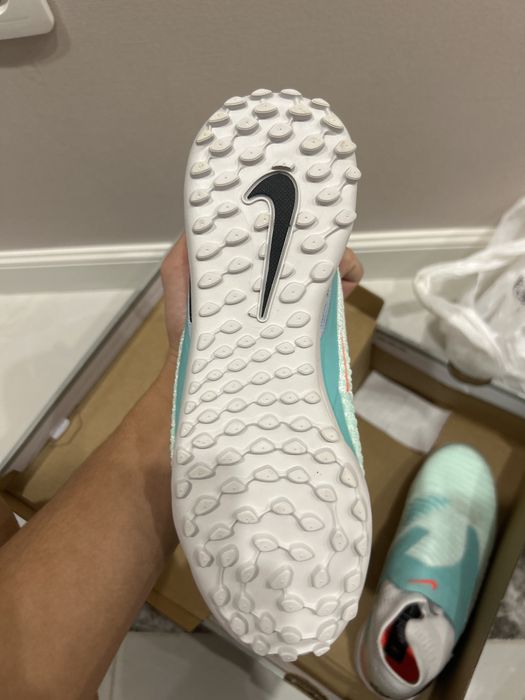 Новые кроссовки nike