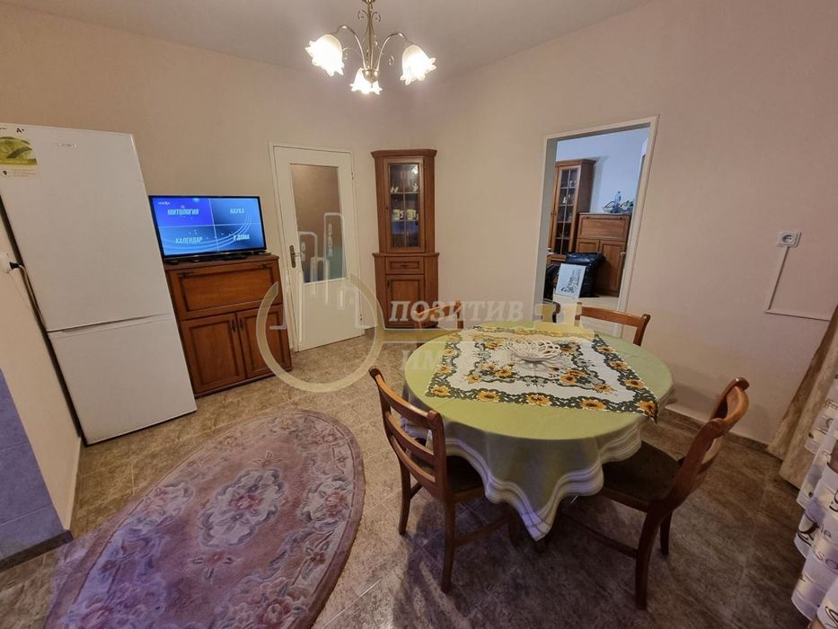 Дава се под наем Тристаен апартамент в София, Слатина - 122 кв.м за 818 € - Снимка #2