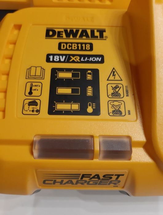 Зарядно устройство бързо DeWALT DCB118