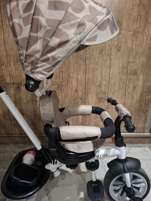 Чисто нова триколка