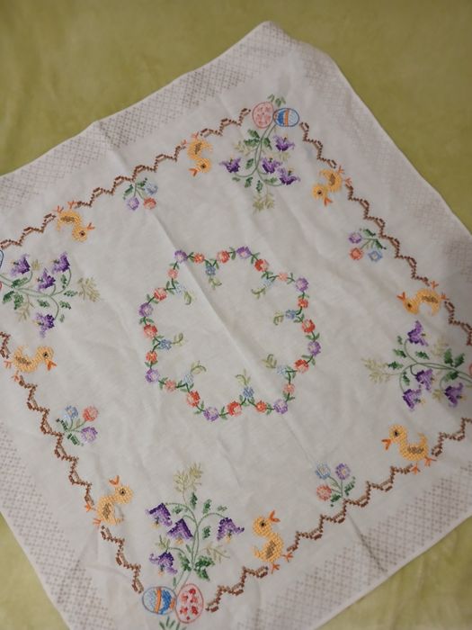 Бродирани покривки