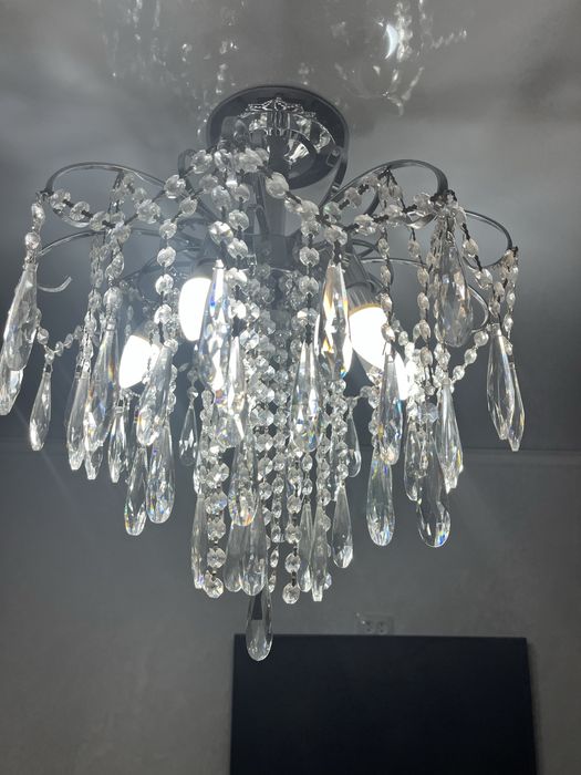 Продам красивую люстру