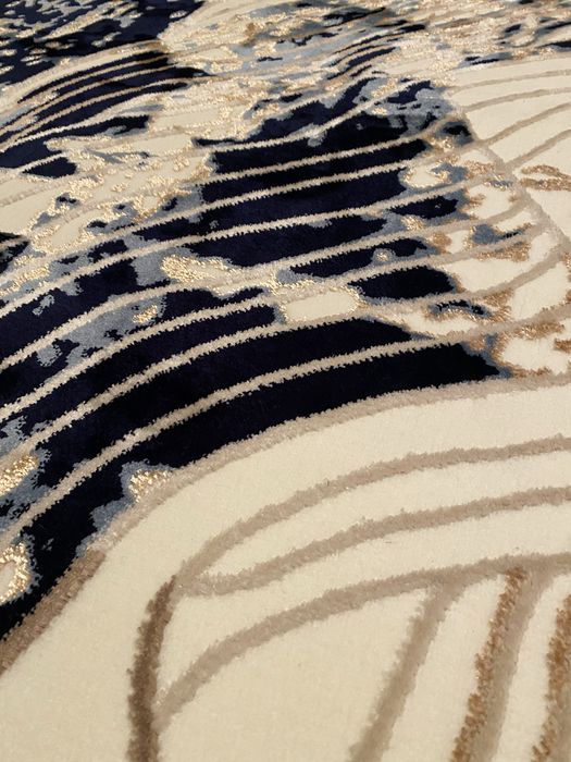 Килим чисто нов.