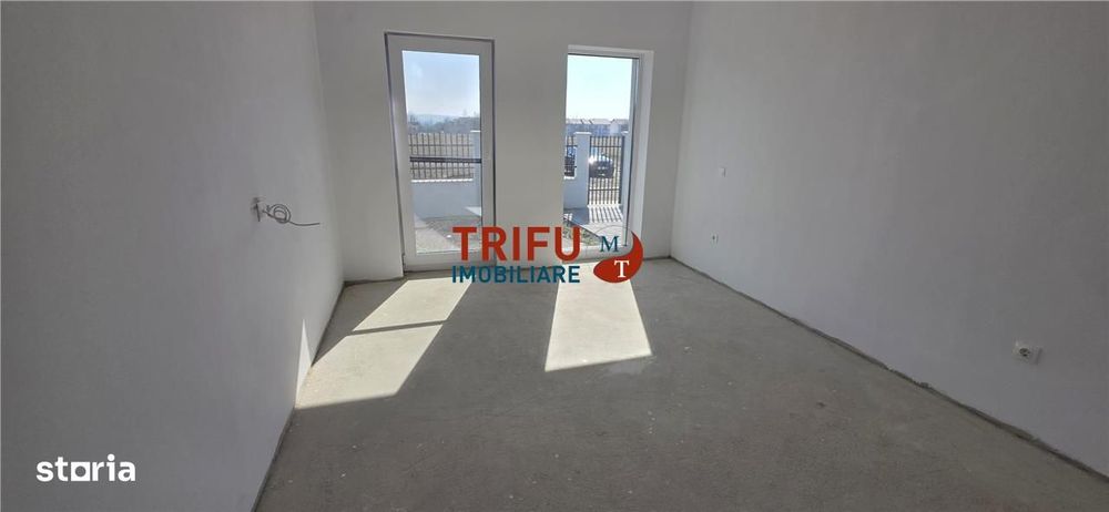 Case de vânzare în diferite stadii de construcție