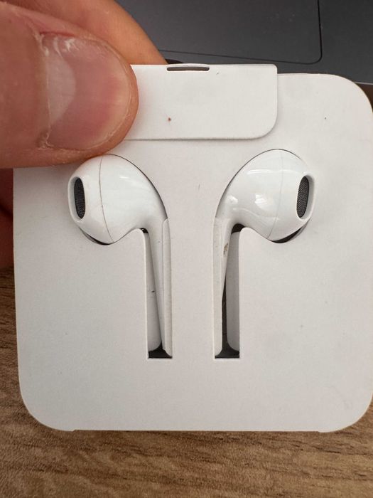 Căști Apple EarPods cu mufă Lightning – nefolosite